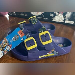 Toddler size 9 sandals
